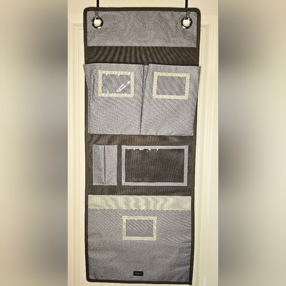 [THIRTY-ONE] Hang up family organizer ●○ Grey Pin Dots ●● Retired ●●